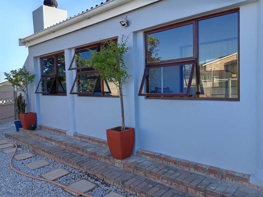 3 Bedroom Property for Sale in Wavecrest Eastern Cape